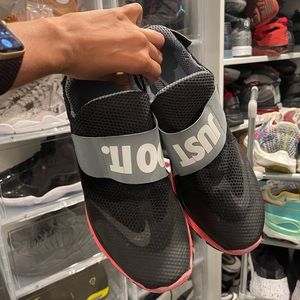 Mens Nike - Size 11.5